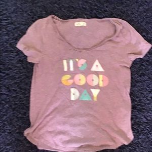 A grey hollister tshirt